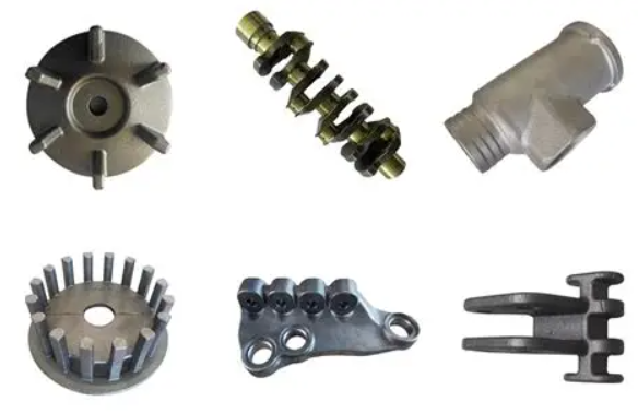 Come devono essere rimosse le macchie sulla superficie dei getti di ghisa sferoidale?